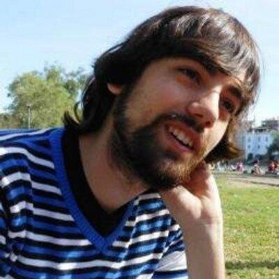 Voy para periodista pero a mí lo que me interesan son los videojuegos y tal. ಠ_ಠ He estado por @IGN_es y @WorkinsideEsp.