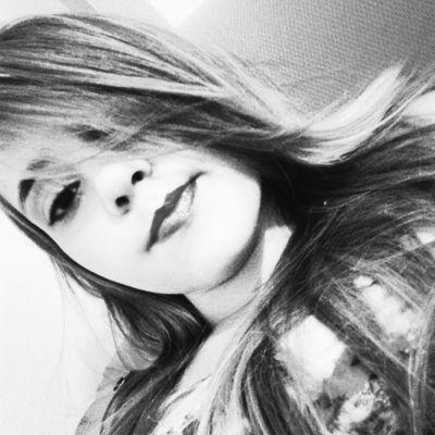 Deus na minha vida é maior que todos os
problemas, lutas, tentações, aflições, pois
ele é a solução, o consolo, a força e o
amor! ☺