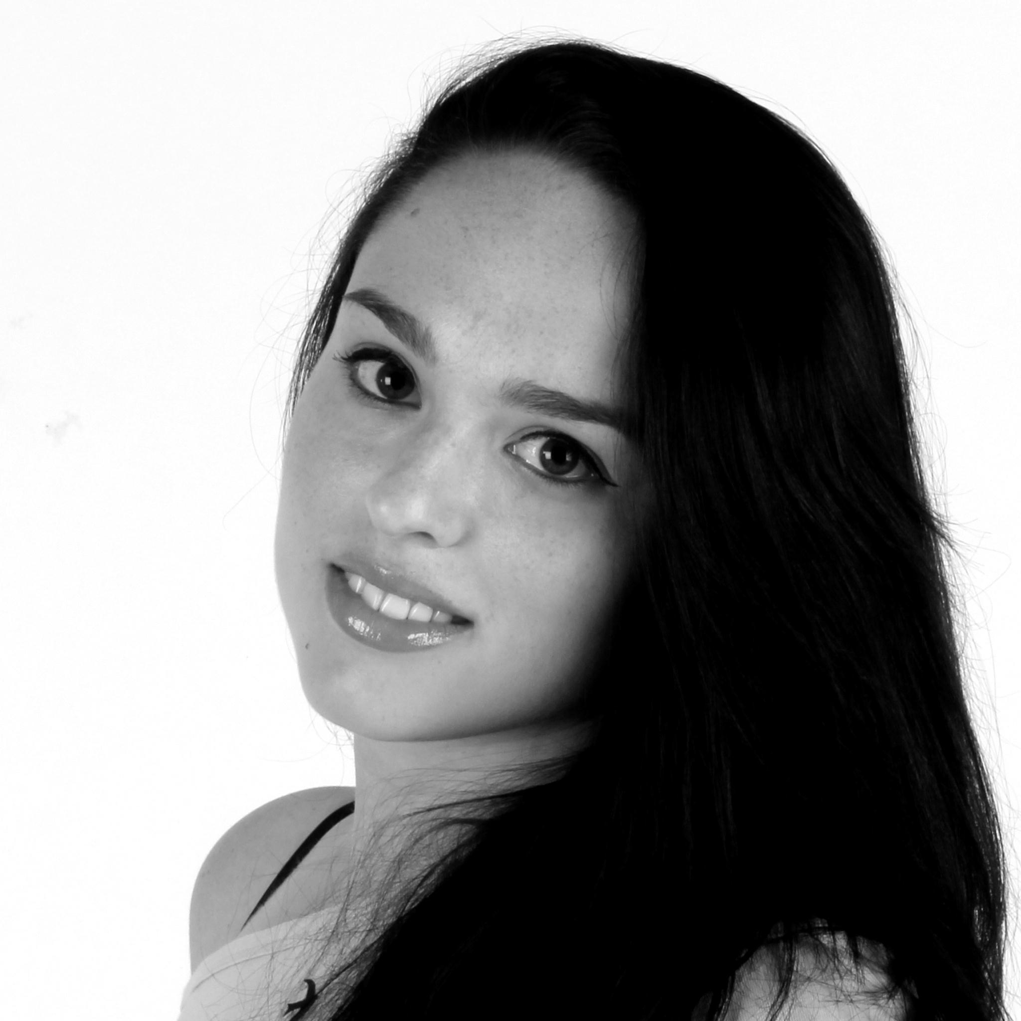 Young, Fresh and Independent- Arts Journalist and aspiring Singer/ Performer. *Passionate about the arts*