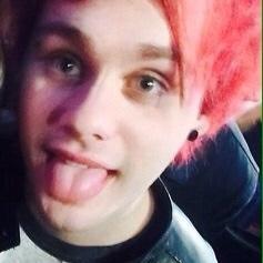 please follow @CLIFF0RDFTMUKE , for a followback just ask. also if u want a alex ramos dm just ask x