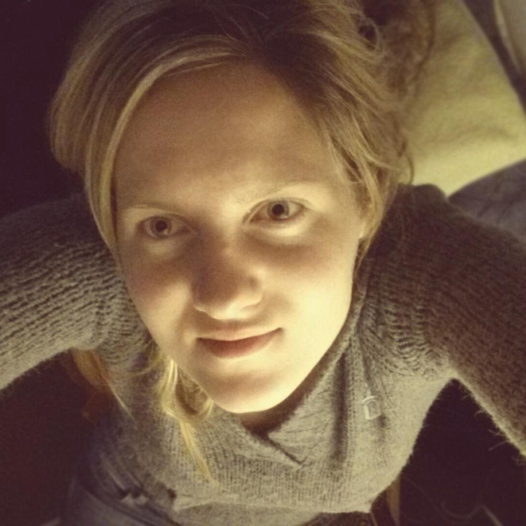 DinaOzola's profile picture. 