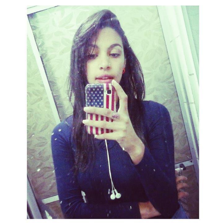 Todos riem de mim por ser diferente,e eu rio de vocês por serem iguais..         dando volta no mundo♥