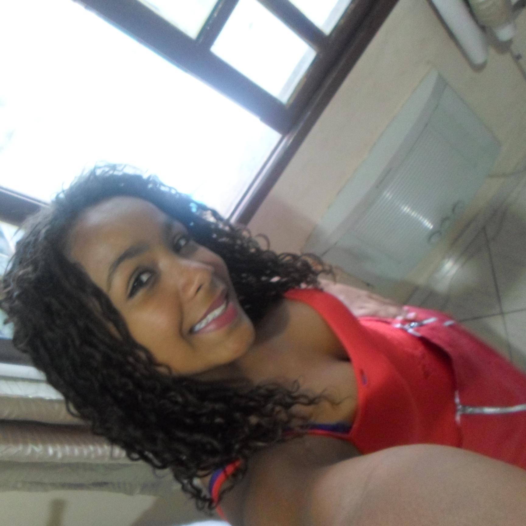 Amar ñ é pecado, amor ñ ´tem idade , se eu tiver errada , que se dane o mundo eu só quero vc ....