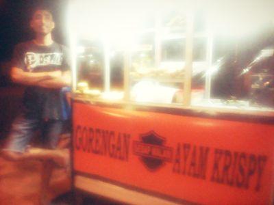 Menyediakan Ayam Crispy,Gorengan,dll
