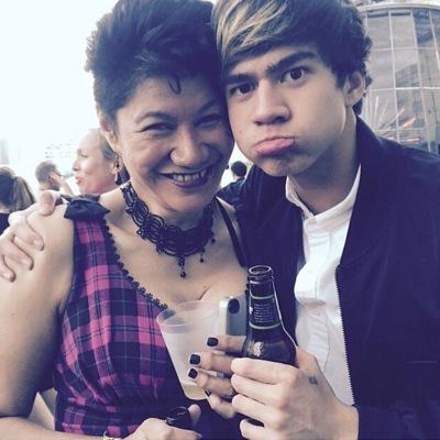If we could only turn back time. follow @ari_axx
