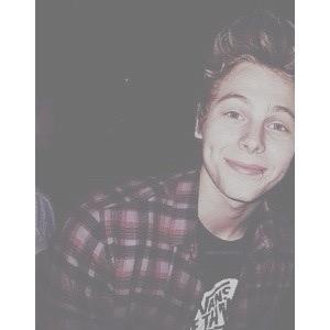 you dont have to follow me just check out the tweet below and maybe rt it too? @holyhellhxmmo