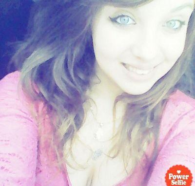 lauraevrard08's profile picture. 