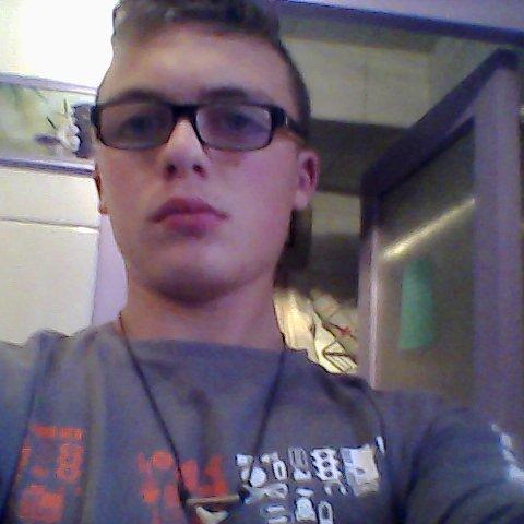 g un frere une belle seour une gneiss ma mere mon pere et ma soeur c toute ma famille je les aime meme si il y a des petits problem entre nous(josselyn)