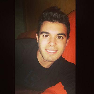 si cada vez que te vea no vas a recibirme con una sonrrisa tan grande como la mia no hace falta ni que me sigas... soy murciano, yo siempre te haré sonrreir :)