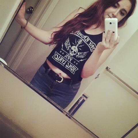 hollymollybitch's profile picture. drink up. smoke up.