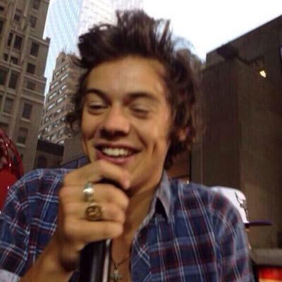 hi! i hope you meet your sunshine soon! please follow @stylesthebaker x