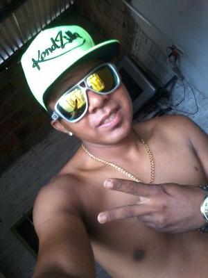 Busco no funk o motivo maior pra sorrir