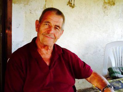 English.  Retired & loving it. Enjoy gardening, country music, cooking and guitar playing
