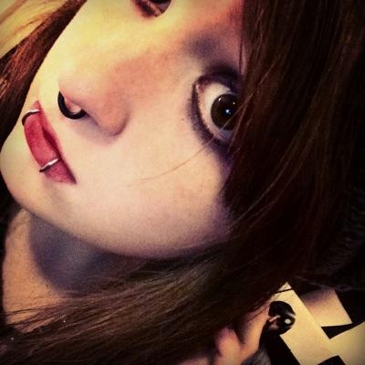 dahvies_girl's profile picture. My name is Skylar I play guitar and sing i haven't been confident anough about posting my singing but I love music and bands❤️