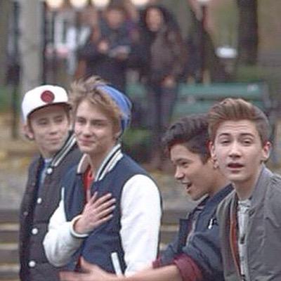 basically tre fangirls som skriver imagines om våra idoler.
