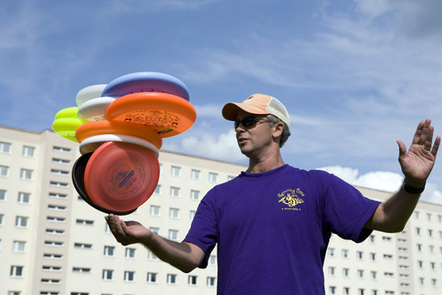 1995 world freestyle frisbee champ sharing passion for frisbees with all ages and abilities