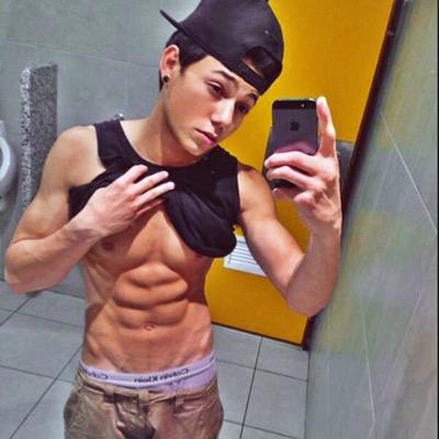 hey add me girls in kik -austinbull3  plz