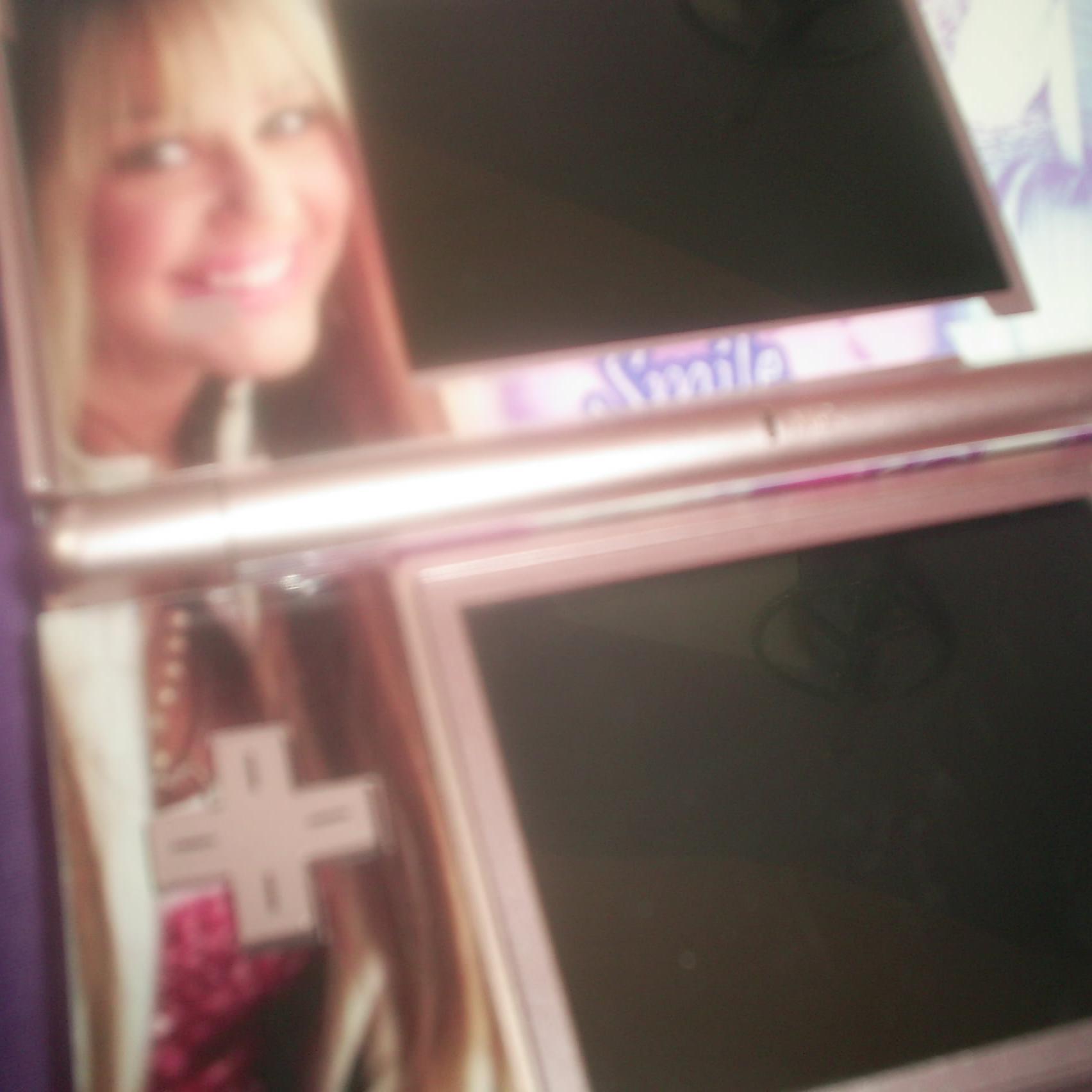 violetdillon90's profile picture. 