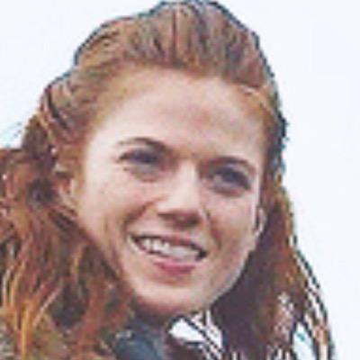 |Salvaje besada por el fuego| Adicta a esa cosa que hacen los cuervos con la lengua. {You know nothing, Jon Snow} #SFW
