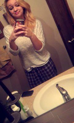 Soon to be mommy  completely alone✌