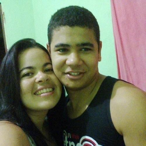 Sou uma cara de poucas palavras, evangélico curto e grosso si precisar.