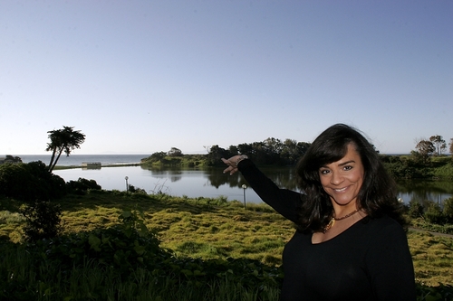 DIMEG33's profile picture. Hotel sales & marketing, dedicated dog rescuer/beach lover/amateur rock musician & political pundit; NY/Cali gal and proud Syracuse U alum...!