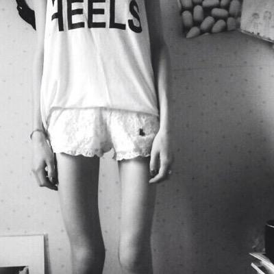 br0k3nm1nd's profile picture. underneath the blade