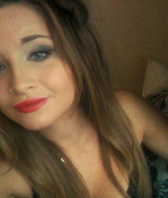 _bllewellyn's profile picture. ive never skydived before but I've zoomed in really fast on google maps    snapchat;billiellewellyn