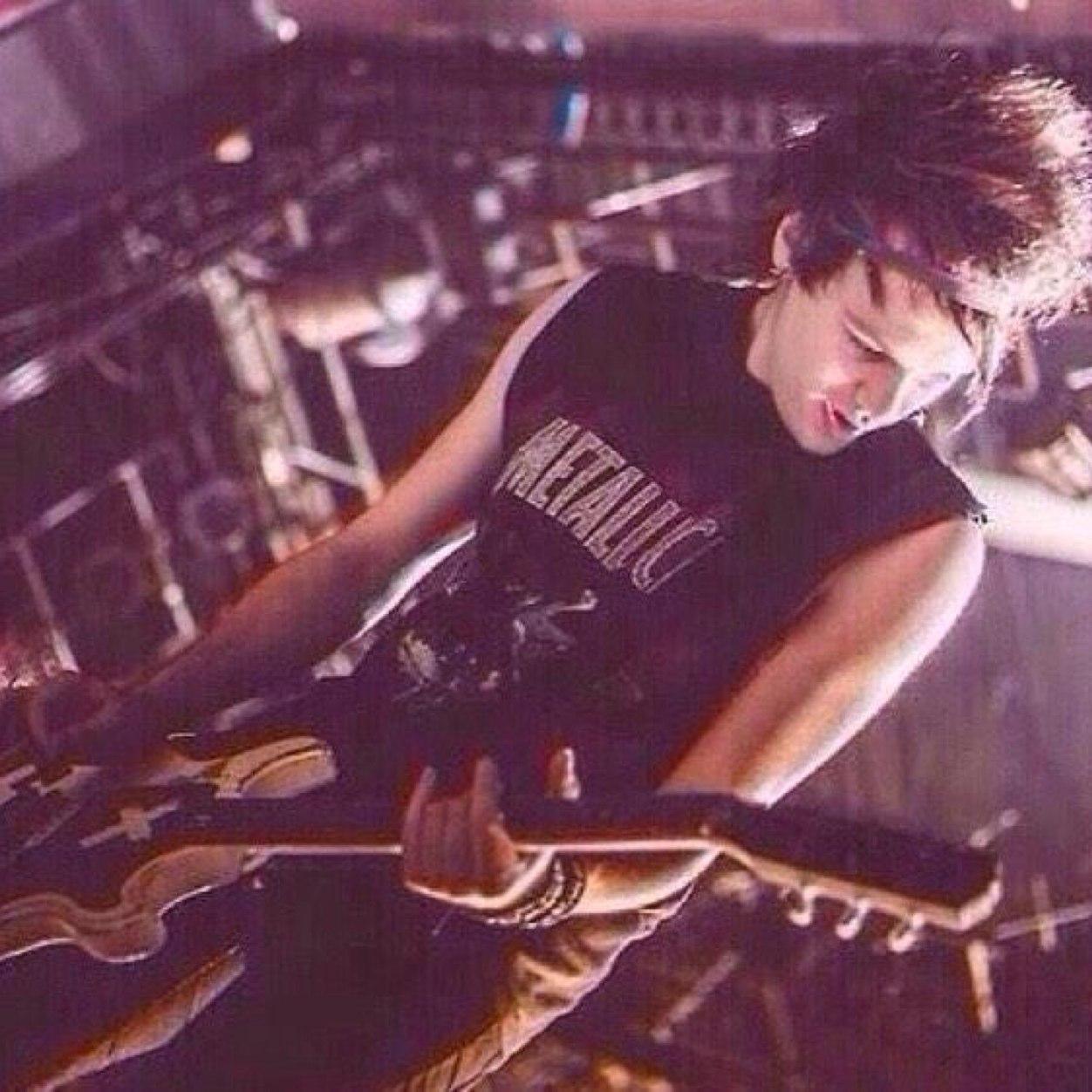 Follow @CalSlaysxx bc she gave you a free follow.