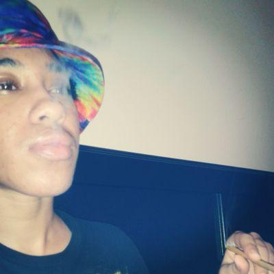 #αятιѕт. #Poet. #Androgynous ♡  ι αm Me dяσѕe.   #Pansexual INSTAGRAM: droseexx KIK: droseexx # 12.11.13 3