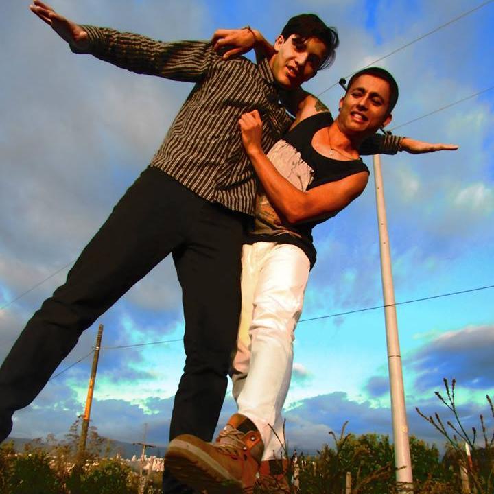 Guitarrista líder y voces secundarias en la agrupación de rock alternativo @HotelInMars, músico empírico de la cuidad de Manizales, soy COLOMBIANO con orgullo.
