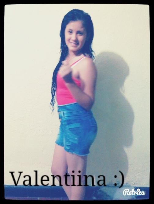 valelapaisita12's profile picture. 