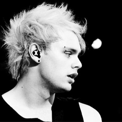 I'd much rather be playing video games right now, yet im still here wishing Michael Clifford would tweet me back