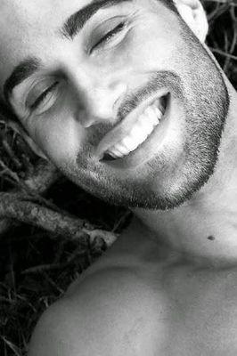 Conoces a cientos d personas y ninguna t deja huella,d repente conoces a una y t cambia la vida para siempre..A Y AL