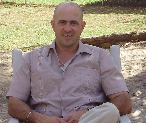 PerezBayamo's profile picture. Visita mi pagina web Blogger. Esta dedicada a mi ciudad Bayamo, Cuba.