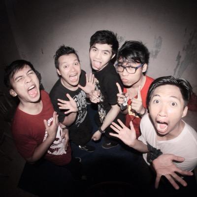 Post Hardcore band. Shocking Truth are @wira_krisna @manikAfuckingA @AdiGun_ @xADT_RBLx @arif_inyonk ± Contact Person: ☎ 081337505968 / 089621612646 Respect!!