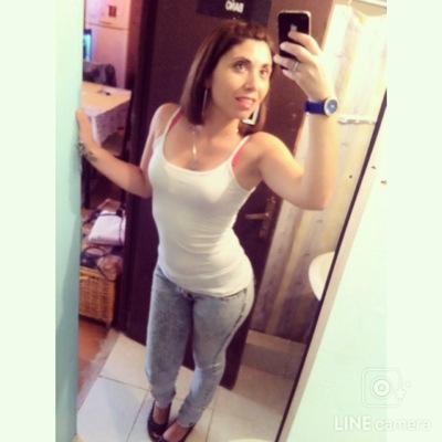 Madre feliz , tec en enfermeria estudiante de admis. Publica mujer feliz