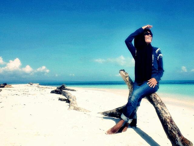 ♥allah|♥Org tua|♥Keluarga|♥Org yg akan Mencintaiku krna aLLah..I love myself and traveling also!!here there and averyware,i know who i'am ♥♥♥...