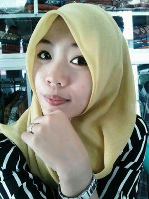setialah,tapi pastikan engkau setia kepada orang yg pantas bagi kesetiaanmu