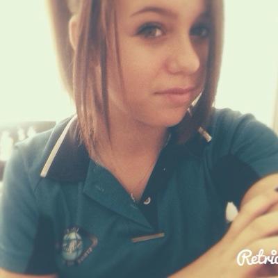 16, Single, lives in some small town in the middle of queensland, make youtube and vine videos ☺️ 
follow me on 
insta; @isabelle_norman123
vines; @bell norman