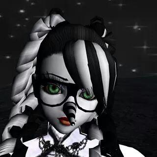 hello all I'm laughing lunar the youngest laughing sibling .: ) I have a amazing husband named migi