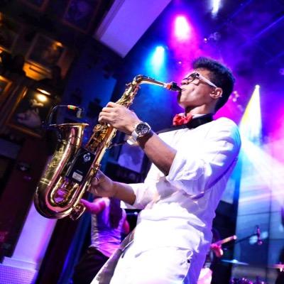 Saxofonista Nacido en Cartagena de Indias dedicado a poner a gozar a la gente con Bazurto All Stars!