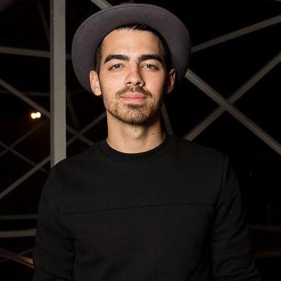 @joejonas is my life!!! I LOVE to kevin, joe and nick♥ ! Follow me @joejonas pls