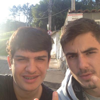 curtindo o twitter adoidado