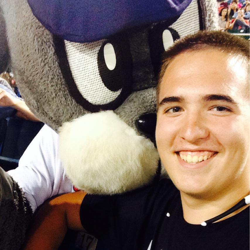 Senior year chillin' class of 2015 ya knowww. Varsity Baseball. Aspiring designer. Trying to do something productive with my life.