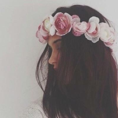 | vegetarian | feminist | cat enthusiast |