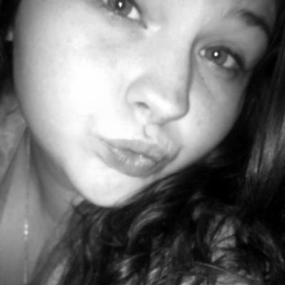 Hello there! I'm 17 years old.I love making new friends, so follow me =) I'll follow right back!