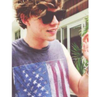 if you want this username just tweet me @SweetCuteAshton I'll give it to you if I don't want it anymore. x