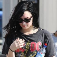 QUER ENTRAR NO GRUPO DE LOVATICS?mande o número por dm porque não tenho bola de cristal ainda , bjão