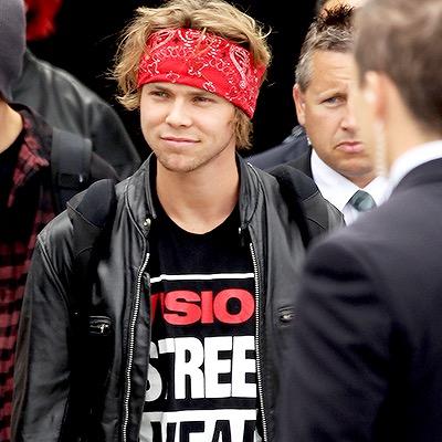 free follow from @ashtonidc :)